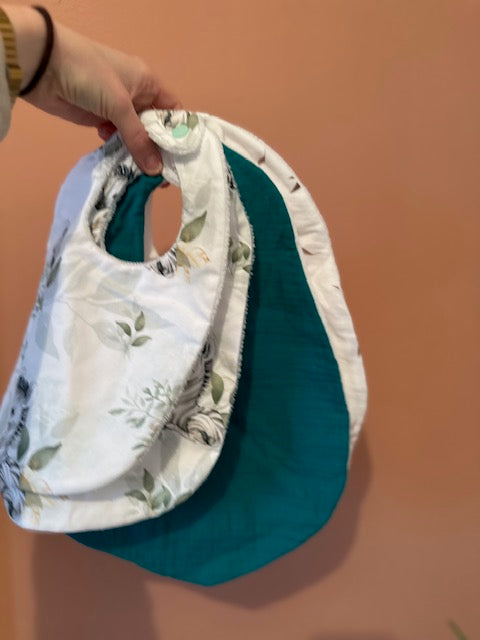 Lot de 4 bavoirs  EN STOCK